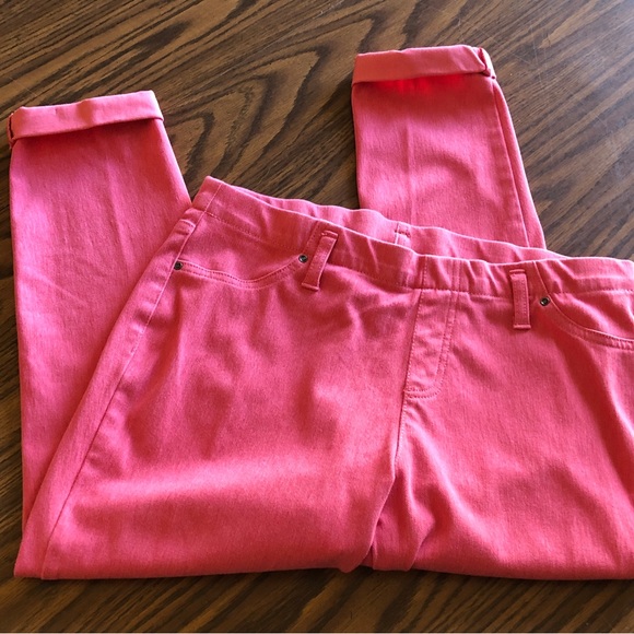 Beautiful coral 💕colored cropped lightweight capris Time and Tru 12-14. Pull on - Picture 1 of 5